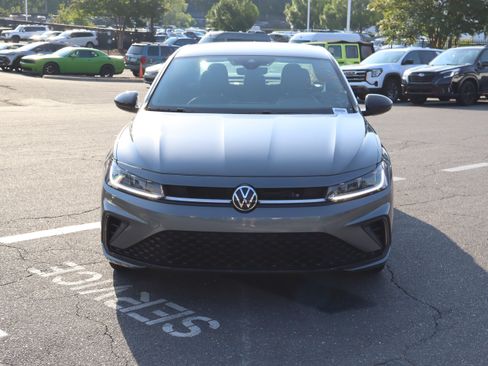 Used 2025 Volkswagen Jetta Sport FWD image 3