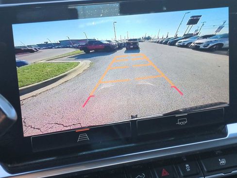 Used 2024 GMC Sierra 1500 SLT image 15