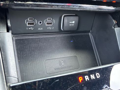 Used 2023 Jeep Grand Cherokee L Laredo image 15