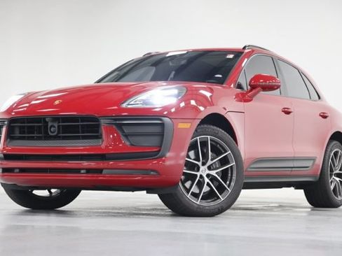 Used 2025 Porsche Macan AWD/4WD image 8