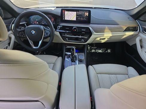 Used 2023 BMW 540i w/ Premium Package image 13