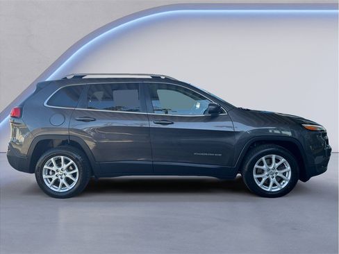 Used 2018 Jeep Cherokee Latitude Plus FWD image 7