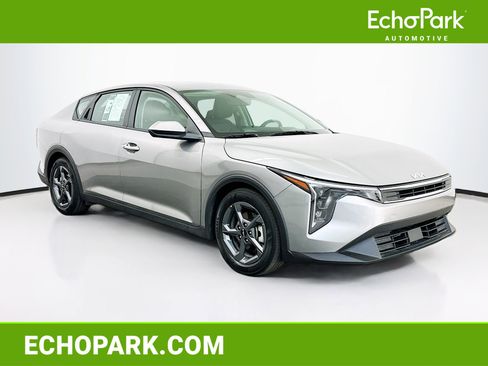 Used 2025 Kia K4 LXS image 1