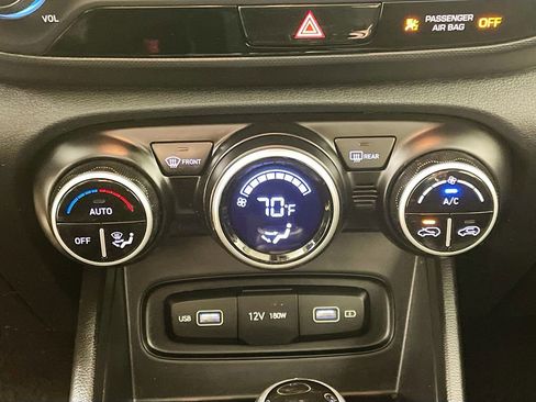 Used 2022 Hyundai Venue SEL w/ Cargo Package image 21