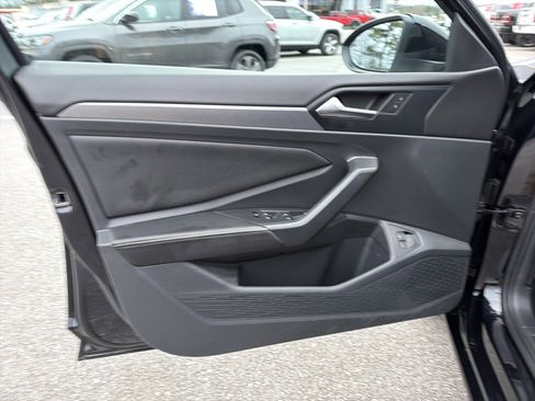 Used 2023 Volkswagen Jetta SE image 11