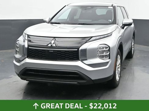 Used 2025 Mitsubishi Outlander ES image 5