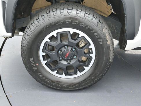 Used 2024 Toyota Tacoma TRD Off-Road AWD/4WD image 33