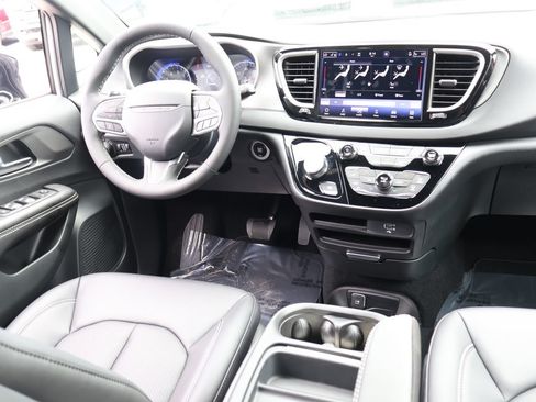 New 2027 Chrysler Pacifica LX FWD image 12