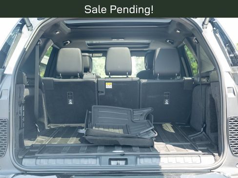 Certified 2025 Land Rover Discovery Dynamic SE AWD/4WD image 38