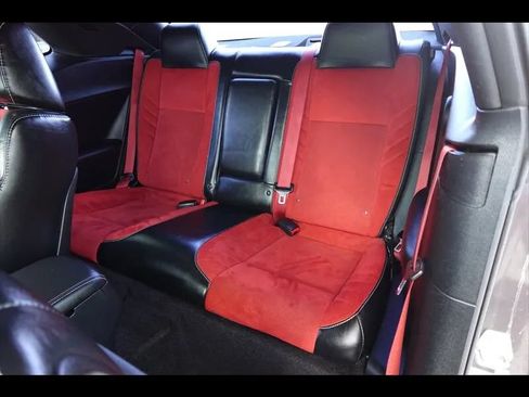 Used 2016 Dodge Challenger SRT RWD image 15