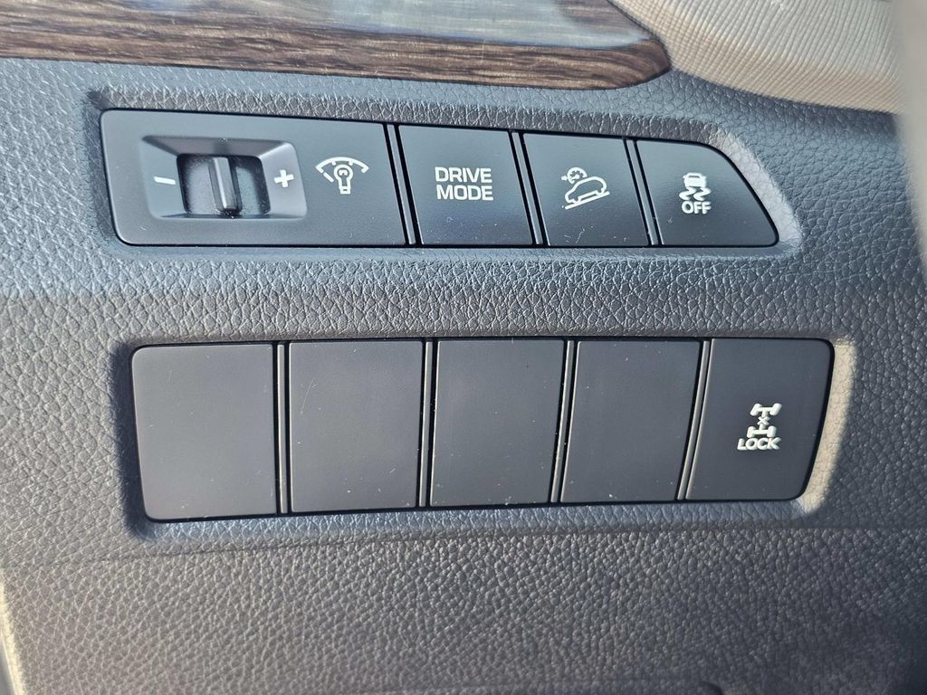 Used 2017 Hyundai Santa Fe Sport w/ Cargo Package AWD/4WD image 25