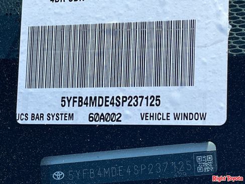 Certified 2025 Toyota Corolla LE FWD image 33