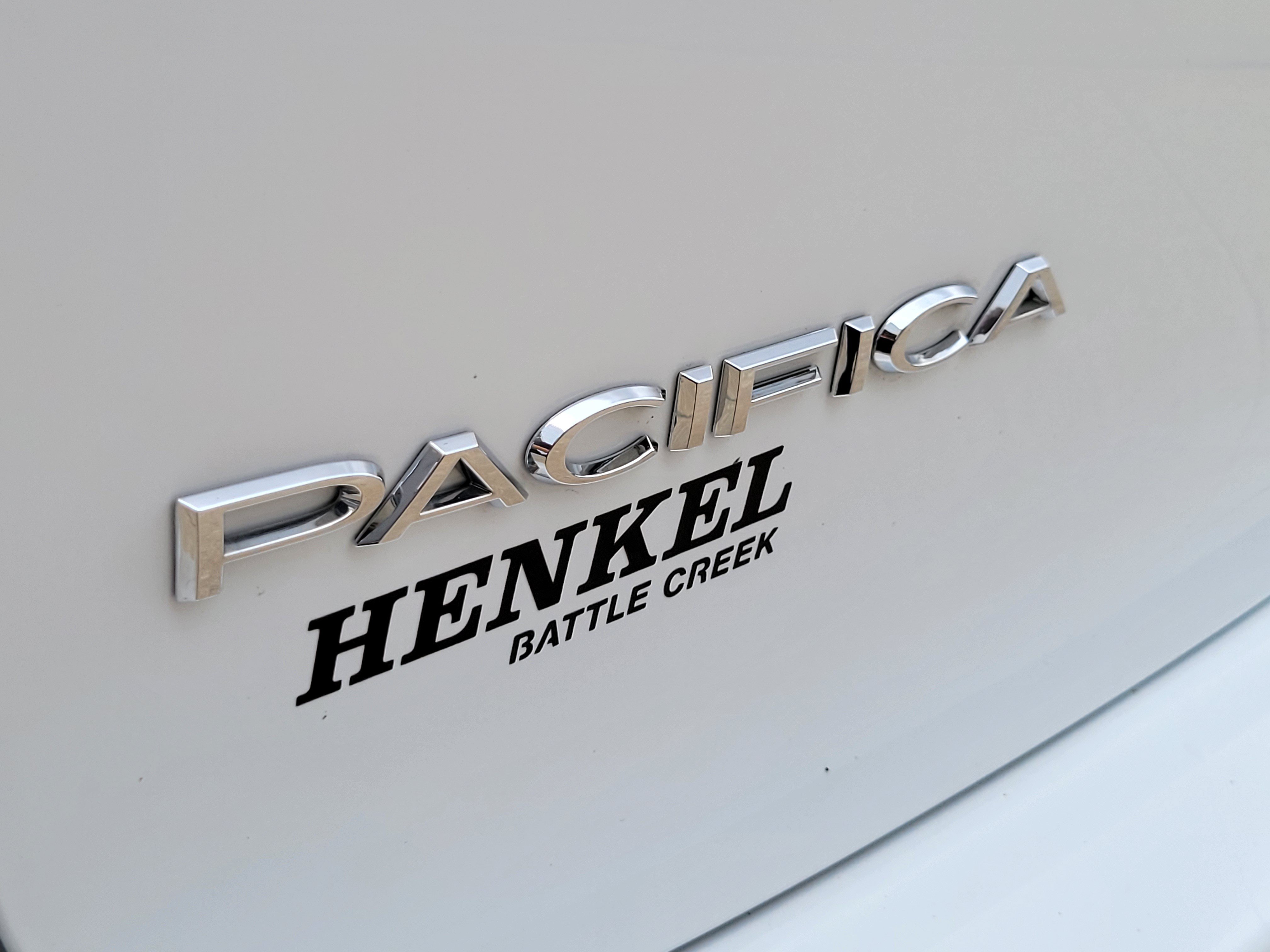 Used 2024 Chrysler Pacifica Touring-L FWD image 23