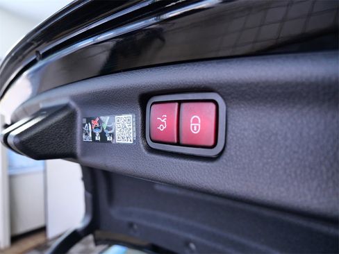 Used 2025 Mercedes-Benz C 300 4MATIC Sedan image 12