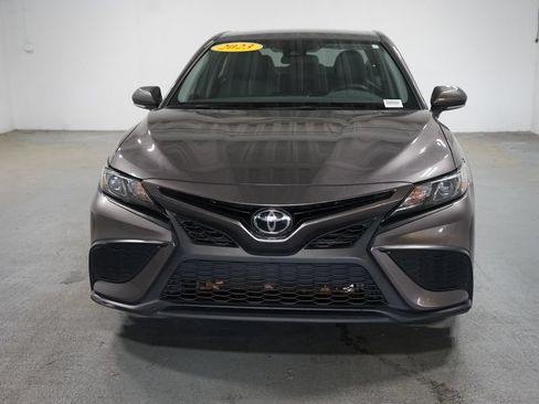 Used 2023 Toyota Camry SE FWD image 2