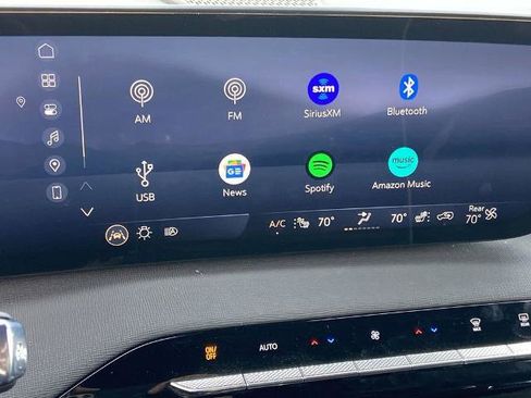 Used 2025 Buick Enclave Preferred image 9