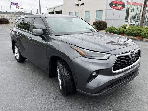 Used 2023 Toyota Highlander LE AWD/4WD image 7