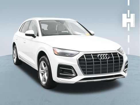 Used 2023 Audi Q5 2.0T Premium w/ Convenience Package AWD/4WD image 3