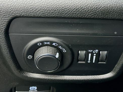 Used 2023 Jeep Grand Cherokee L Laredo image 17