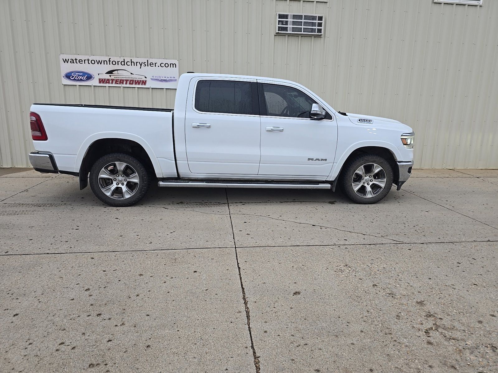 Used 2022 RAM 1500 Laramie AWD/4WD image 1