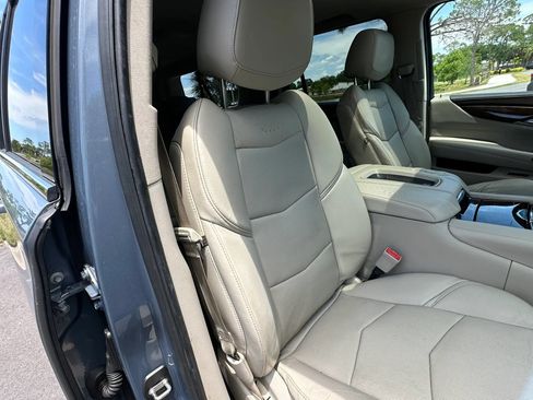 Used 2016 Cadillac Escalade ESV Luxury AWD/4WD image 12