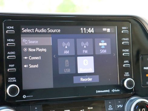 Used 2022 Toyota Highlander LE AWD/4WD image 37