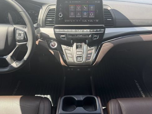 Used 2025 Honda Odyssey Touring image 11