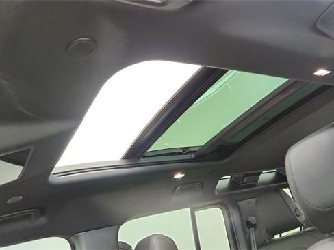 Used 2024 Land Rover Defender 110 S image 56