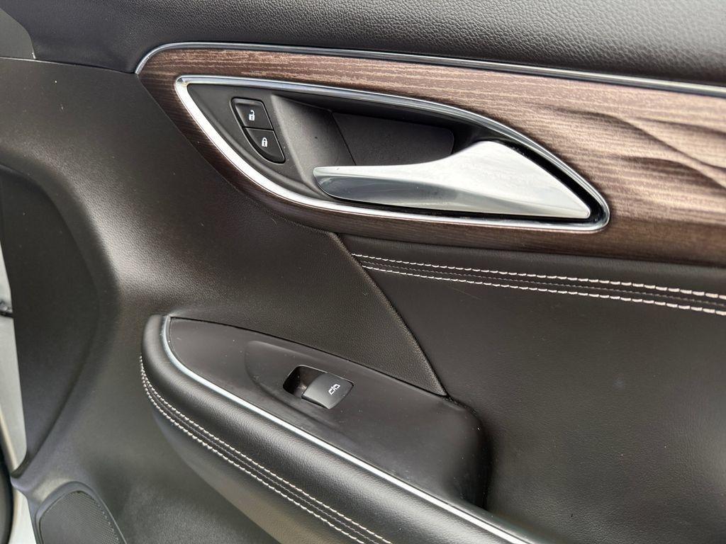 Used 2023 Buick Envision Avenir AWD/4WD image 43