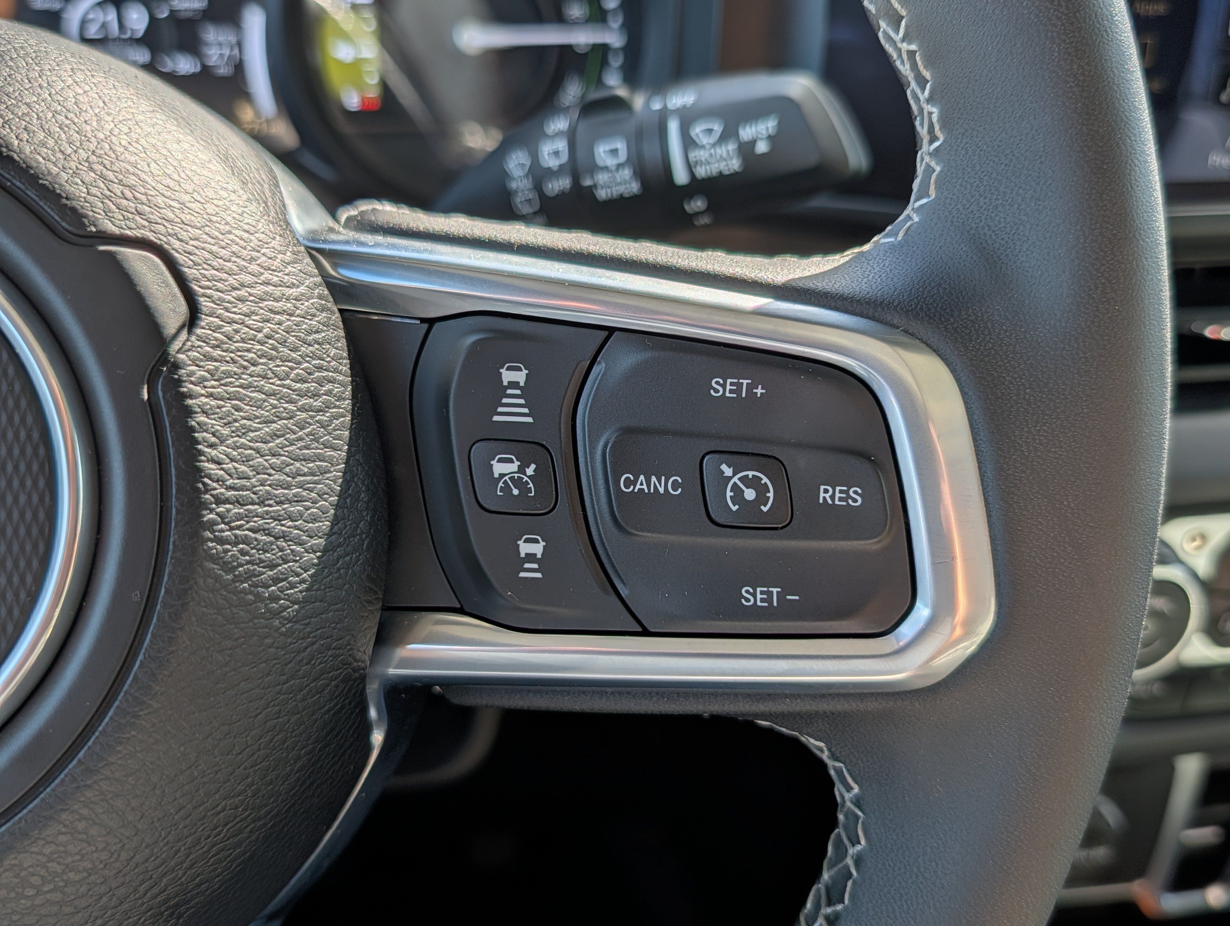 Used 2025 Jeep Wrangler Unlimited Sahara AWD/4WD image 30