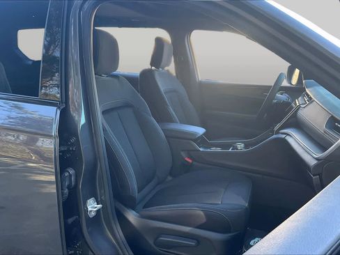 Used 2025 Jeep Grand Cherokee L Laredo AWD/4WD image 8