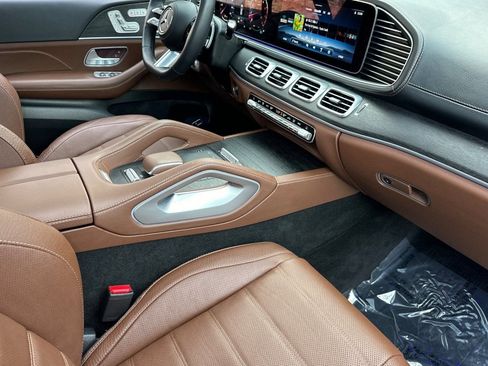 Used 2025 Mercedes-Benz GLS 450 4MATIC image 33