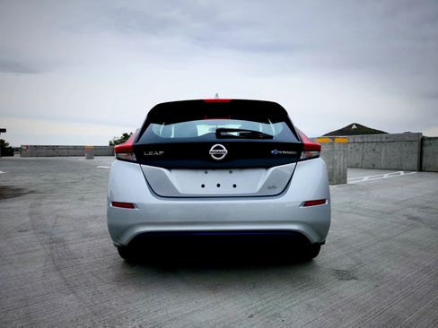 Used 2018 Nissan Leaf SV image 4