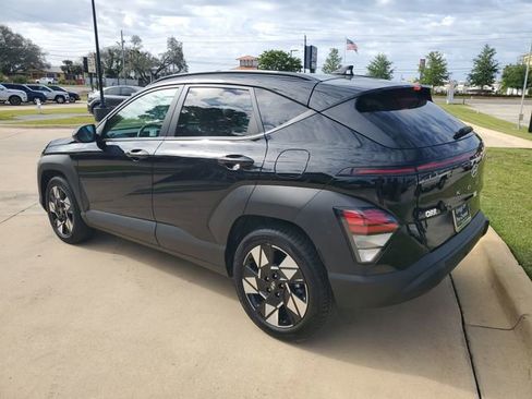 Used 2025 Hyundai Kona SEL FWD image 3