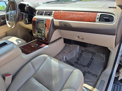Used 2011 Chevrolet Suburban LTZ AWD/4WD image 24