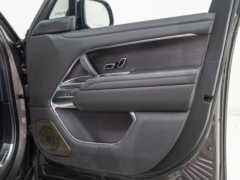 Used 2022 Land Rover Range Rover Long Wheelbase First Edition image 37