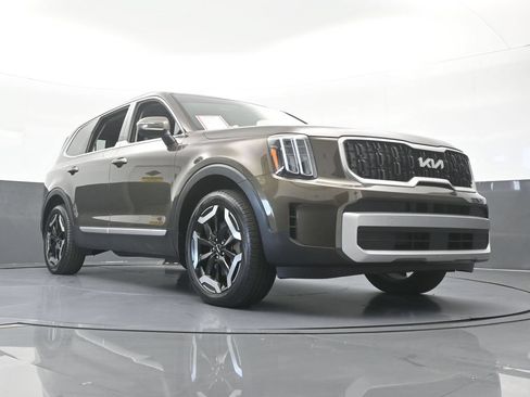 Used 2025 Kia Telluride EX w/ EX Captain's Chair Package FWD image 67