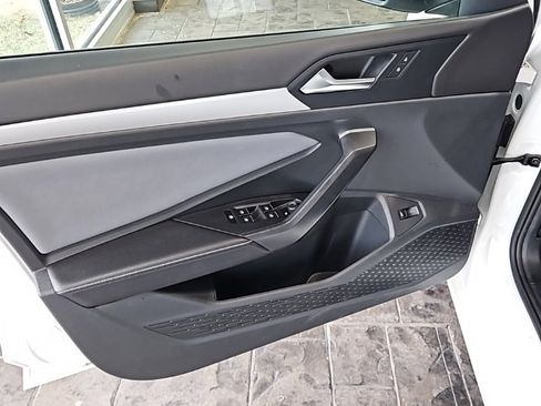 Used 2025 Volkswagen Jetta SE image 25