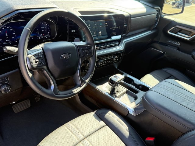 Used 2024 Chevrolet Silverado 1500 High Country w/ Midnight Edition AWD/4WD image 12