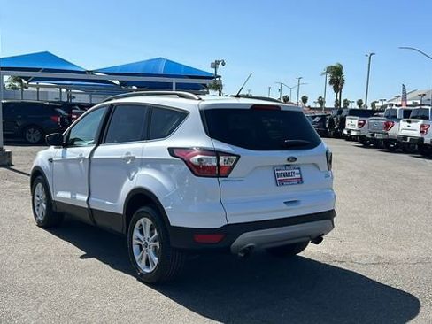 Certified 2018 Ford Escape SE image 5