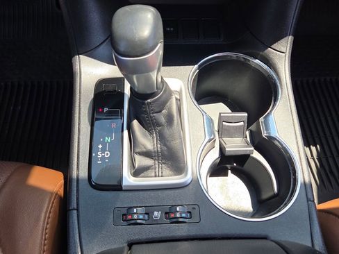 Used 2019 Toyota Highlander Limited FWD image 19