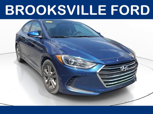 Used 2017 Hyundai Elantra SE image 1