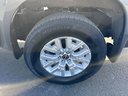 Used 2022 Nissan Frontier SV image 11