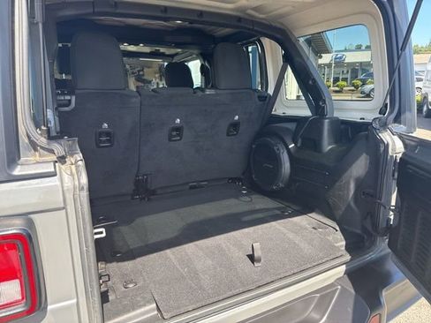 Used 2022 Jeep Wrangler Unlimited Sahara w/ Cold Weather Group AWD/4WD image 15