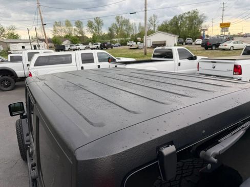 Used 2018 Jeep Wrangler Unlimited Sahara image 75