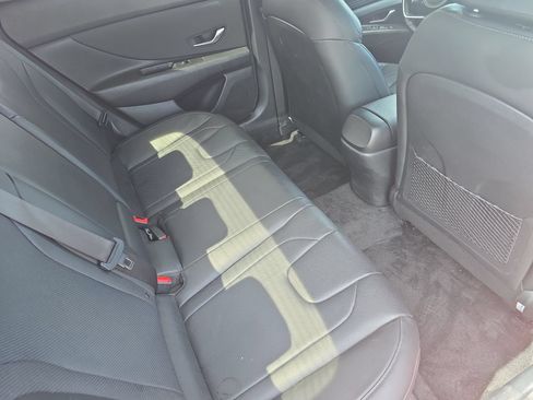 Used 2022 Hyundai Elantra Limited FWD image 11