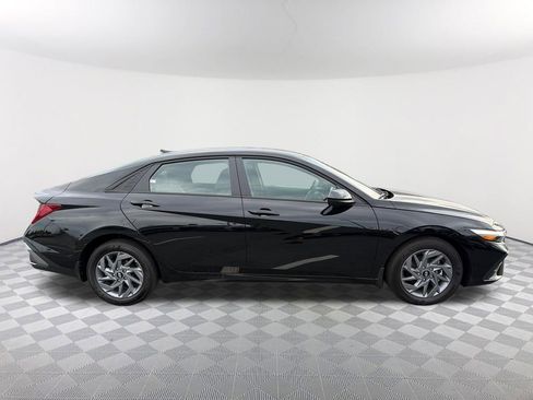 Used 2026 Hyundai Elantra Hybrid FWD image 4