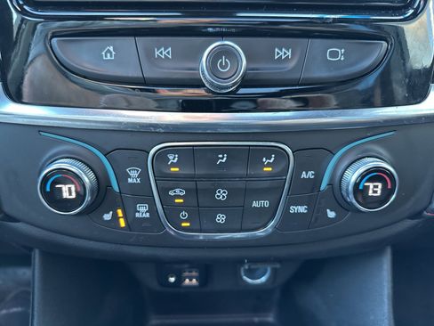 Used 2023 Chevrolet Traverse RS image 32