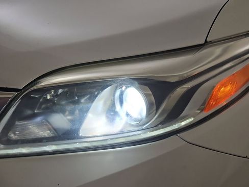 Used 2015 Toyota Sienna Limited Premium FWD image 33