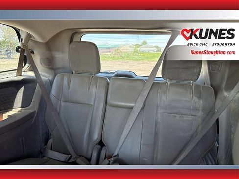 Used 2011 Volkswagen Routan SE FWD image 31